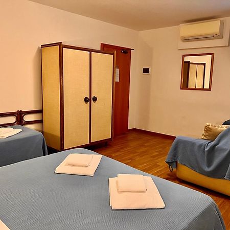Hotel Canada Венеция Экстерьер фото